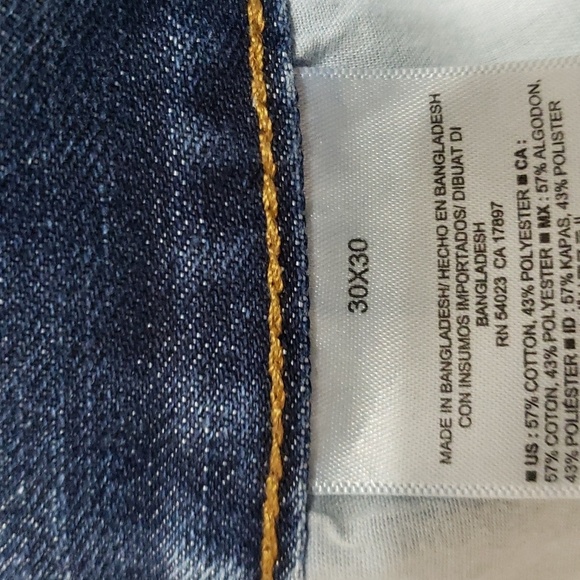 Old Navy, Slim & Straight Jeans; 5 Pockets; Light Factory Distress. Size 30 x 30 - Picture 12 of 13